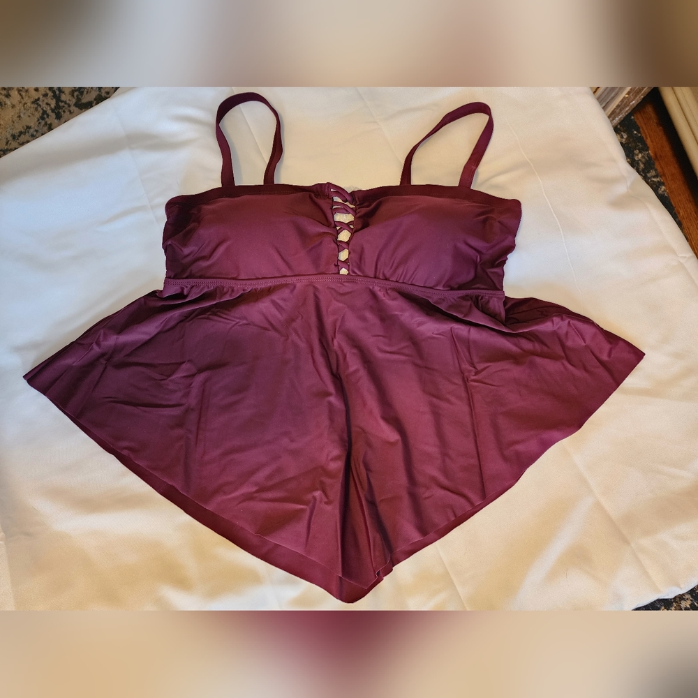 Plus size Tankini top size 2 burgundy Torrid